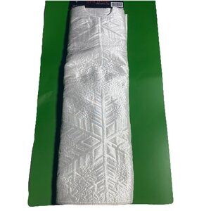 Christmas Shoppe White Quilted Tree Skirt 50” Snowflake Polyester Filled